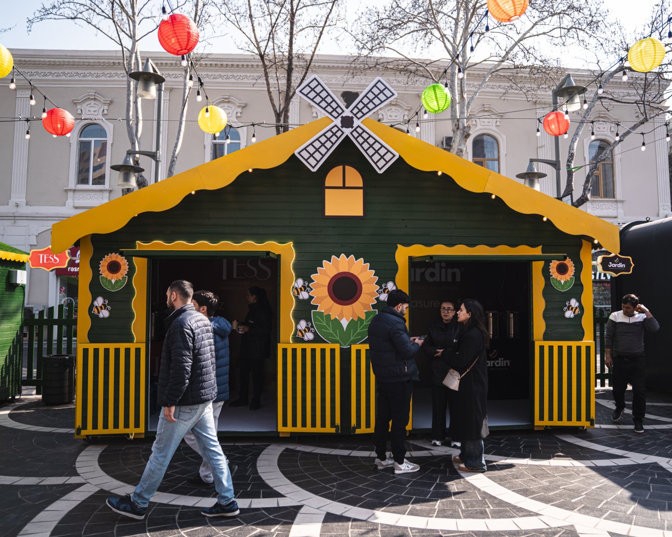 “Nargis” Fondunun təşkilatçılığı ilə “Torpaq Əlimdə, Bahar Ürəyimdə” xeyriyyə yarmarkası keçirilir (FOTO)