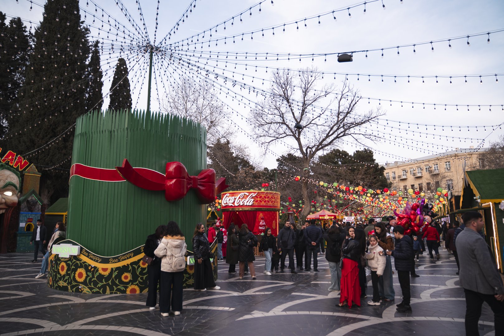 “Nargis” Fondunun təşkilatçılığı ilə “Torpaq Əlimdə, Bahar Ürəyimdə” xeyriyyə yarmarkası keçirilir (FOTO)