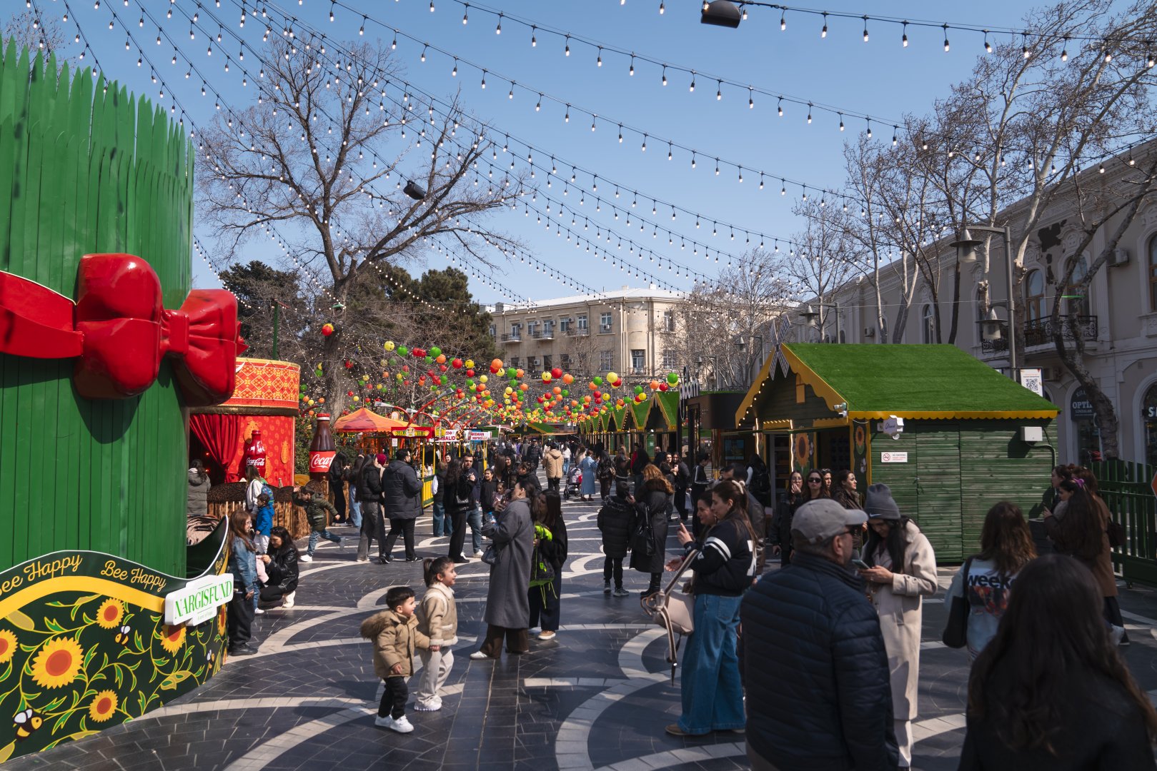 “Nargis” Fondunun təşkilatçılığı ilə “Torpaq Əlimdə, Bahar Ürəyimdə” xeyriyyə yarmarkası keçirilir (FOTO)