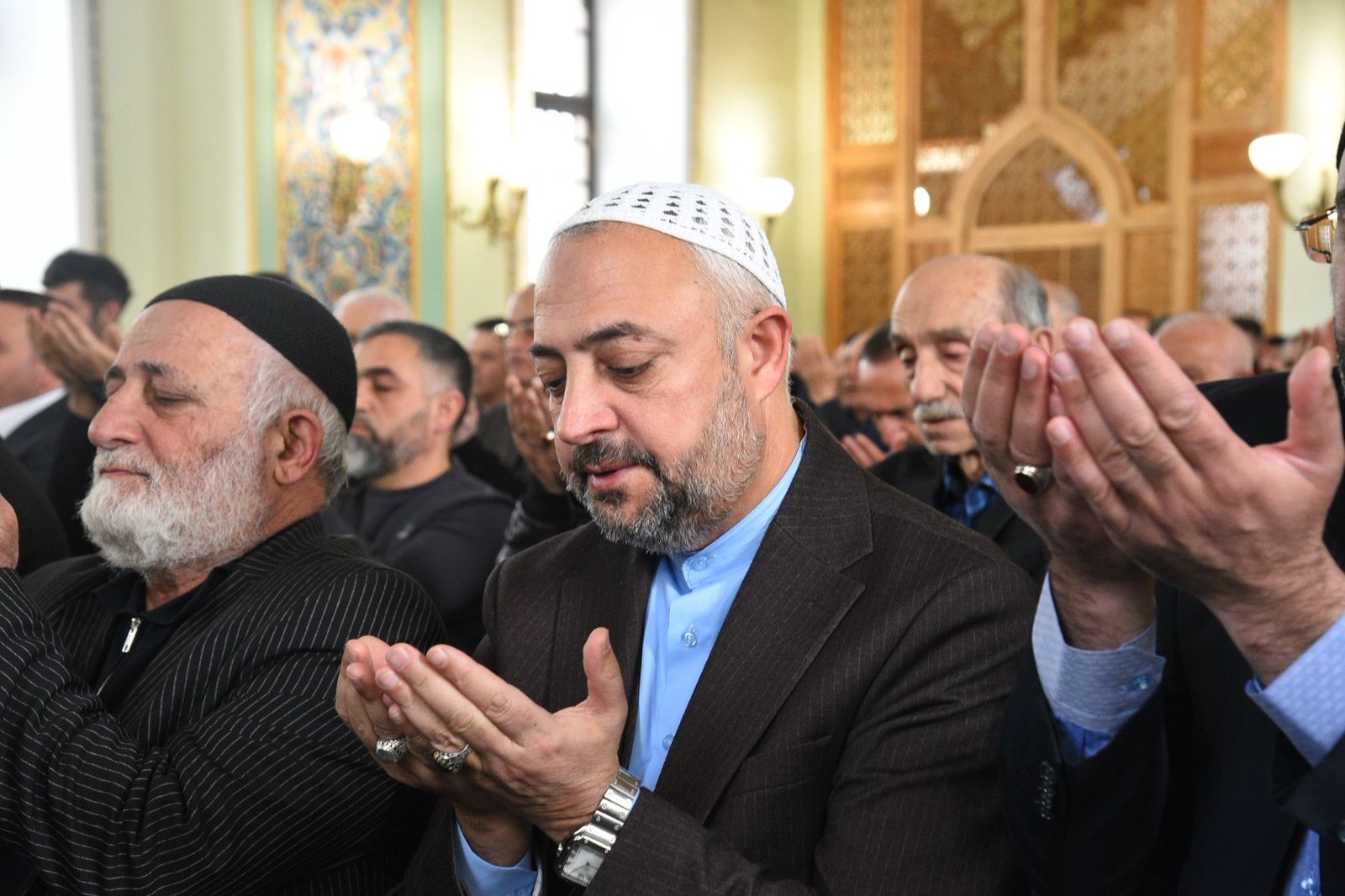 Təzəpir məscidində bayram namazı qılınıb(FOTO)