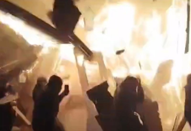 Sumqayıtda tonqal partladı: 10 nəfər yaralanıb (VİDEO)