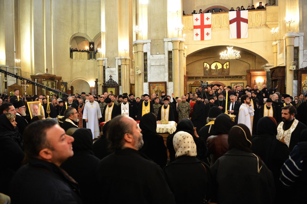 Sahibə Qafarova Bütün Gürcüstanın Katalikos-Patriarxı II İlya həzrətlərinin dəfn mərasimində iştirak edib (FOTO)