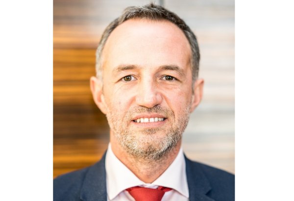 Paris bələdiyyə seçkilərində Emmanuel Qrequar liderlik edir