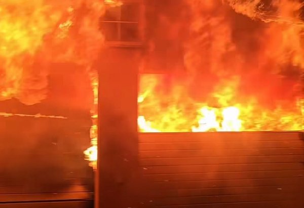 Bakıda tanınmış fotoqrafın evində güclü yanğın (VİDEO) (YENİLƏNİB)