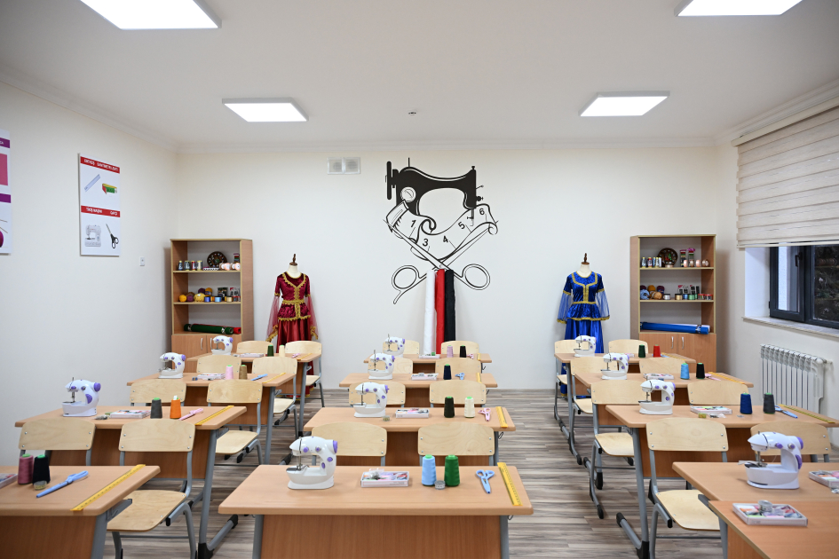 Prezident İlham Əliyev Şamaxı Avropa liseyinin yeni binasının açılışında iştirak edib (FOTO)