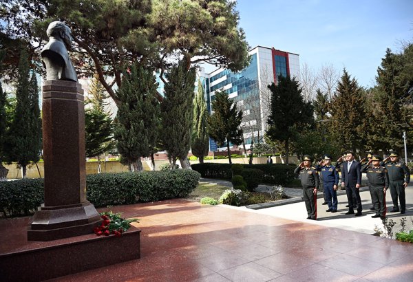 Müdafiə Nazirliyinin rəhbərliyi hərbi hospitalda olub (FOTO)