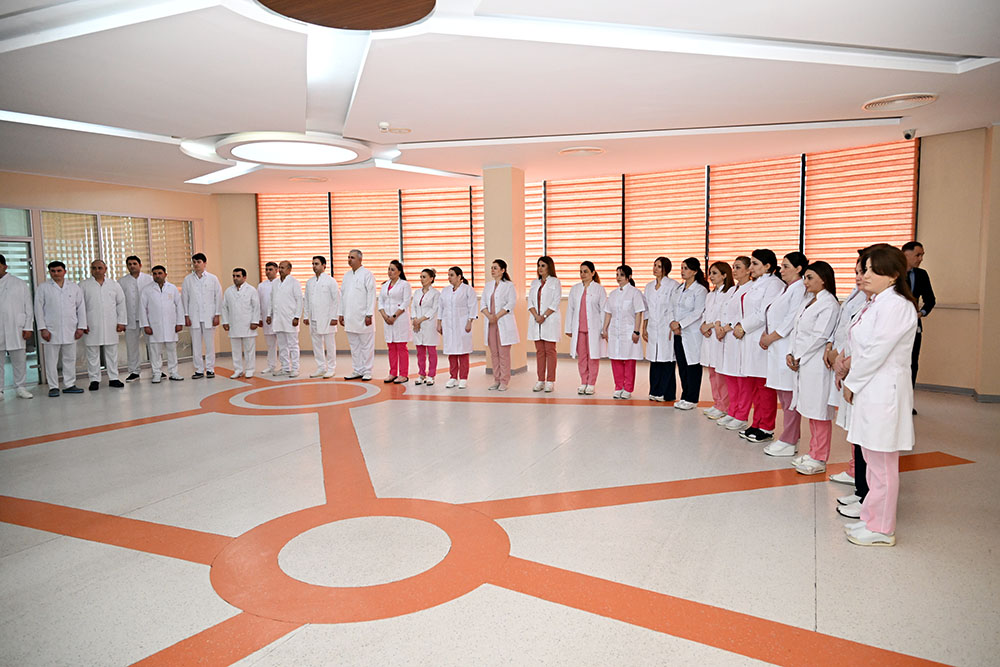 Müdafiə Nazirliyinin rəhbərliyi hərbi hospitalda olub (FOTO)