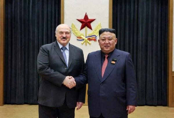 Lukaşenko Şimali Koreyaya dostluq sazişi bağlamağa yollanıb
