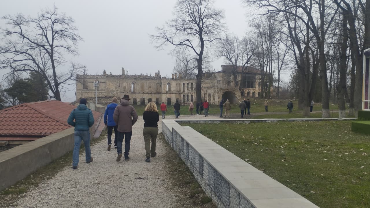 Beynəlxalq səyyahlar Şuşanın tarixi və mədəni irsi ilə tanış olublar (FOTO)