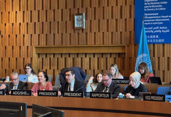 Fərid Qayıbov UNESCO-da COP10 Bürosunun ilk rəsmi iclasına sədrlik edib (FOTO)