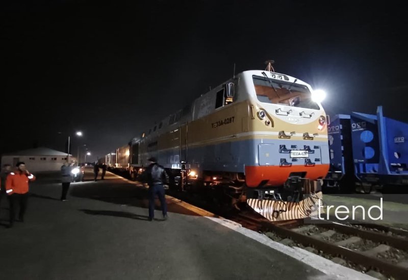 Rusiyanın İrana göndərdiyi humanitar yardımı daşıyan yük qatarı sərhəddən keçib (FOTO)