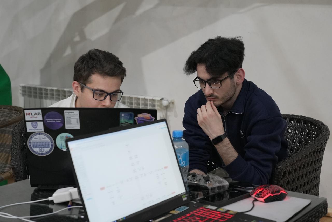“Urban Hackathon 2026”da gənclər dayanıqlı şəhər mobilliyi üçün həllər təqdim edib (FOTO)