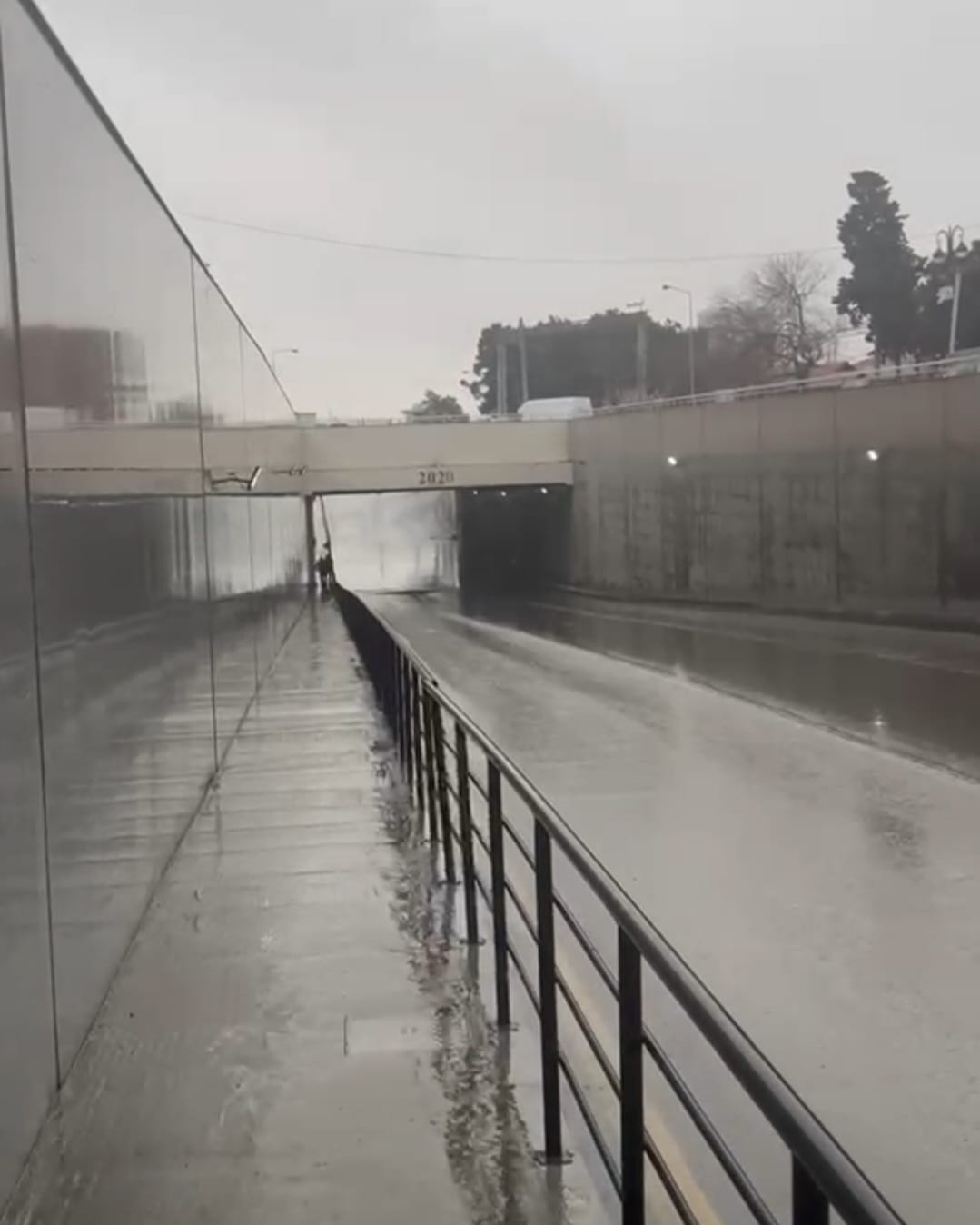 İntensiv yağışlarla əlaqədar ADSEA gücləndirilmiş iş rejimində çalışır (FOTO)