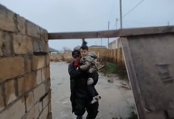 Bakıda və Abşeron yarımadasında 42 nəfər su basmış ərazilərdən təxliyə edilib (FOTO/VİDEO) (YENİLƏNİB)