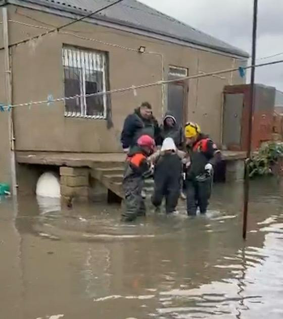 İntensiv yağışlarla əlaqədar 84 nəfər təxliyə edilib - FHN (FOTO/VİDEO)