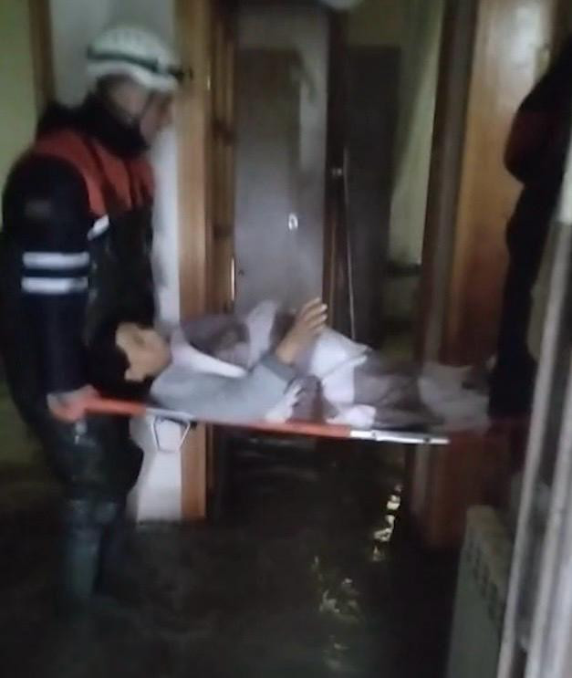 İntensiv yağışlarla əlaqədar 84 nəfər təxliyə edilib - FHN (FOTO/VİDEO)