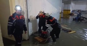 Bakı, Sumqayıt və Abşeronda su basmış ərazilərdən 18 nəfər təxliyə edilib (FOTO/VİDEO)