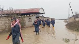 Xaçmazın Cığatay kəndində evlərini su basan 22 nəfər təxliyə edilib (FOTO/VİDEO)