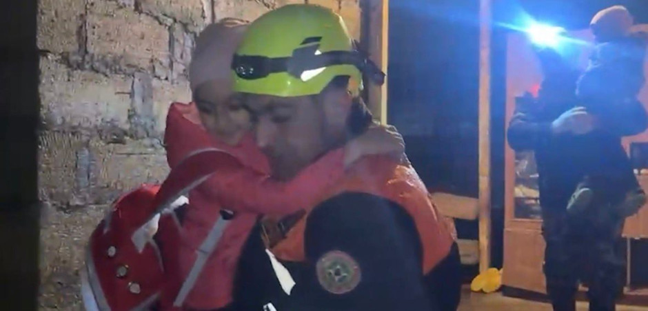 Bakı, Sumqayıt və Abşeronda su basmış ərazilərdən 18 nəfər təxliyə edilib (FOTO/VİDEO)