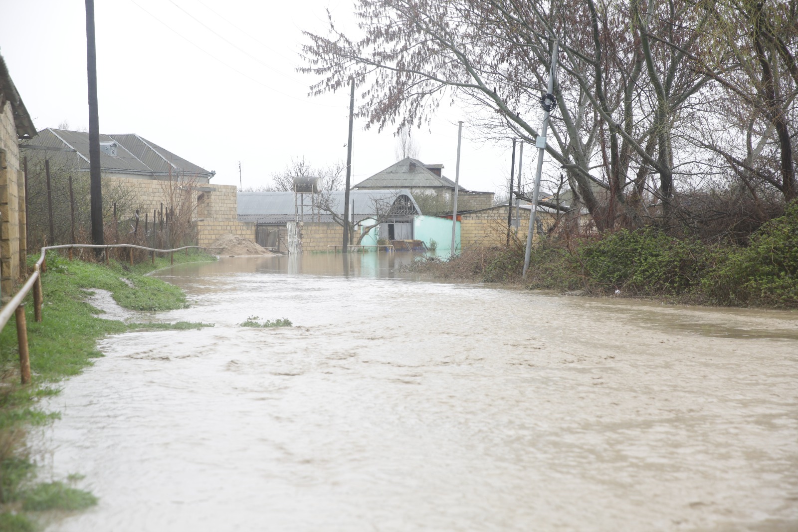 Xaçmazın icra başçısı selin vurduğu ərazilərə getdi (FOTO)