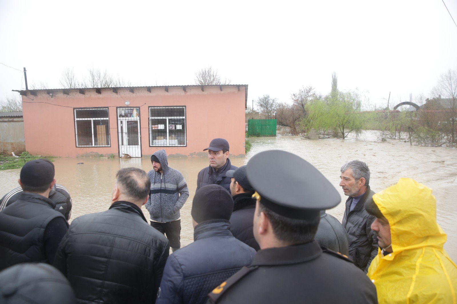 Xaçmazın icra başçısı selin vurduğu ərazilərə getdi (FOTO)