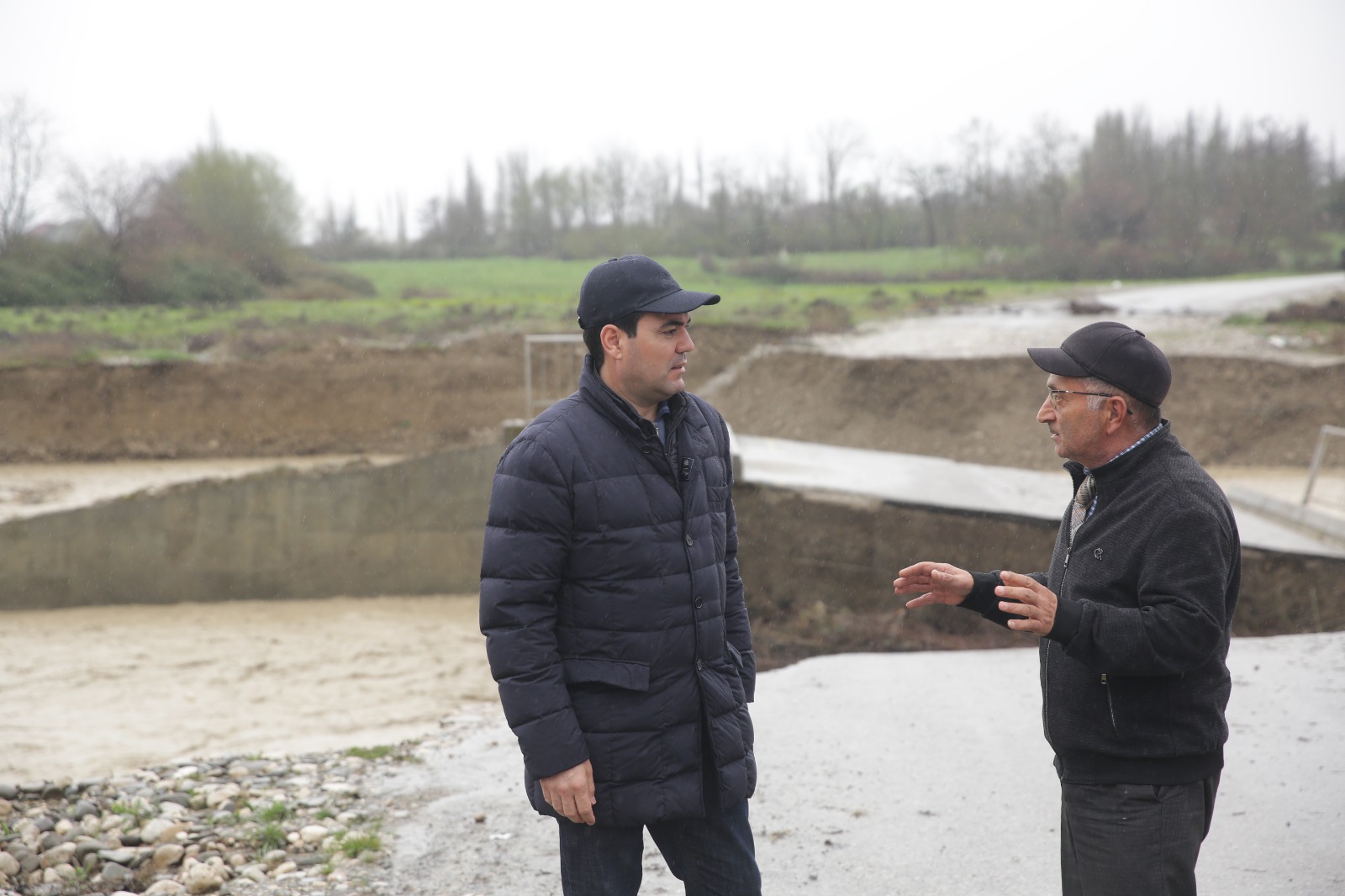 Xaçmazın icra başçısı selin vurduğu ərazilərə getdi (FOTO)