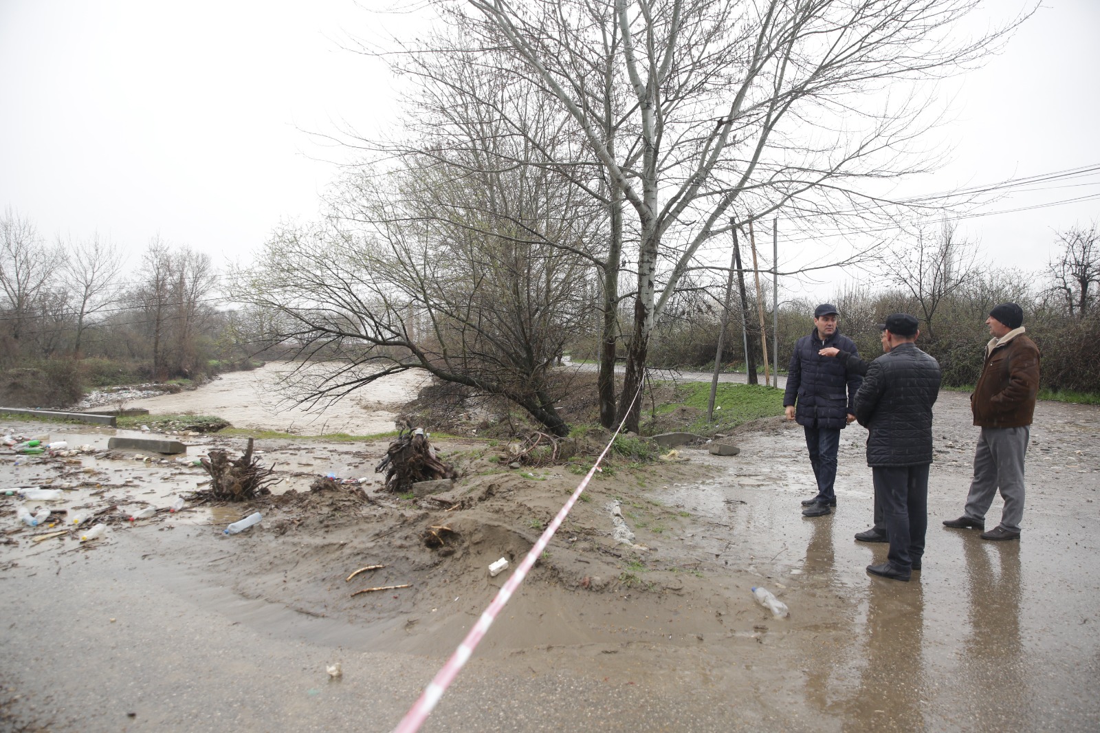 Xaçmazın icra başçısı selin vurduğu ərazilərə getdi (FOTO)
