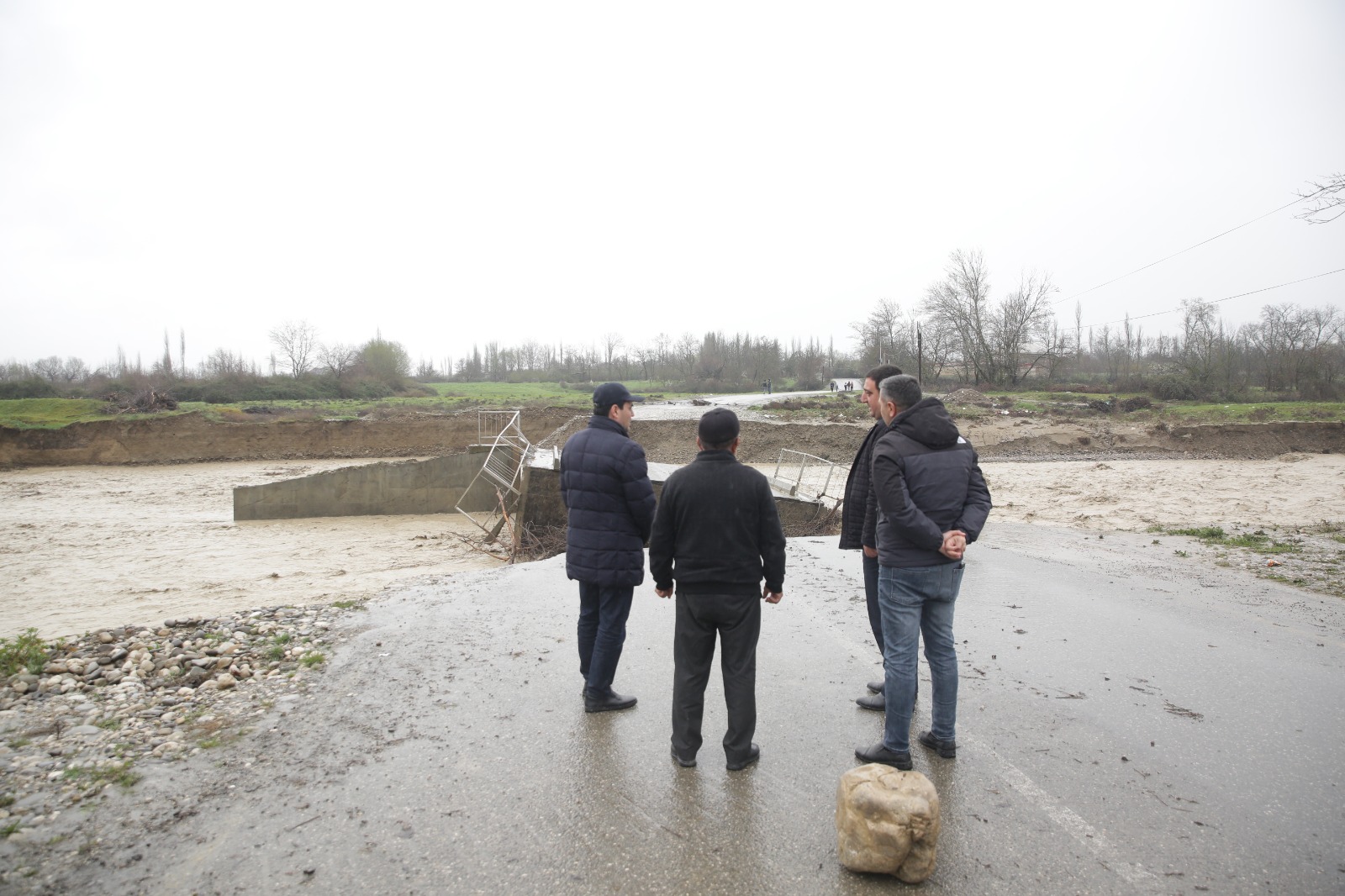 Xaçmazın icra başçısı selin vurduğu ərazilərə getdi (FOTO)