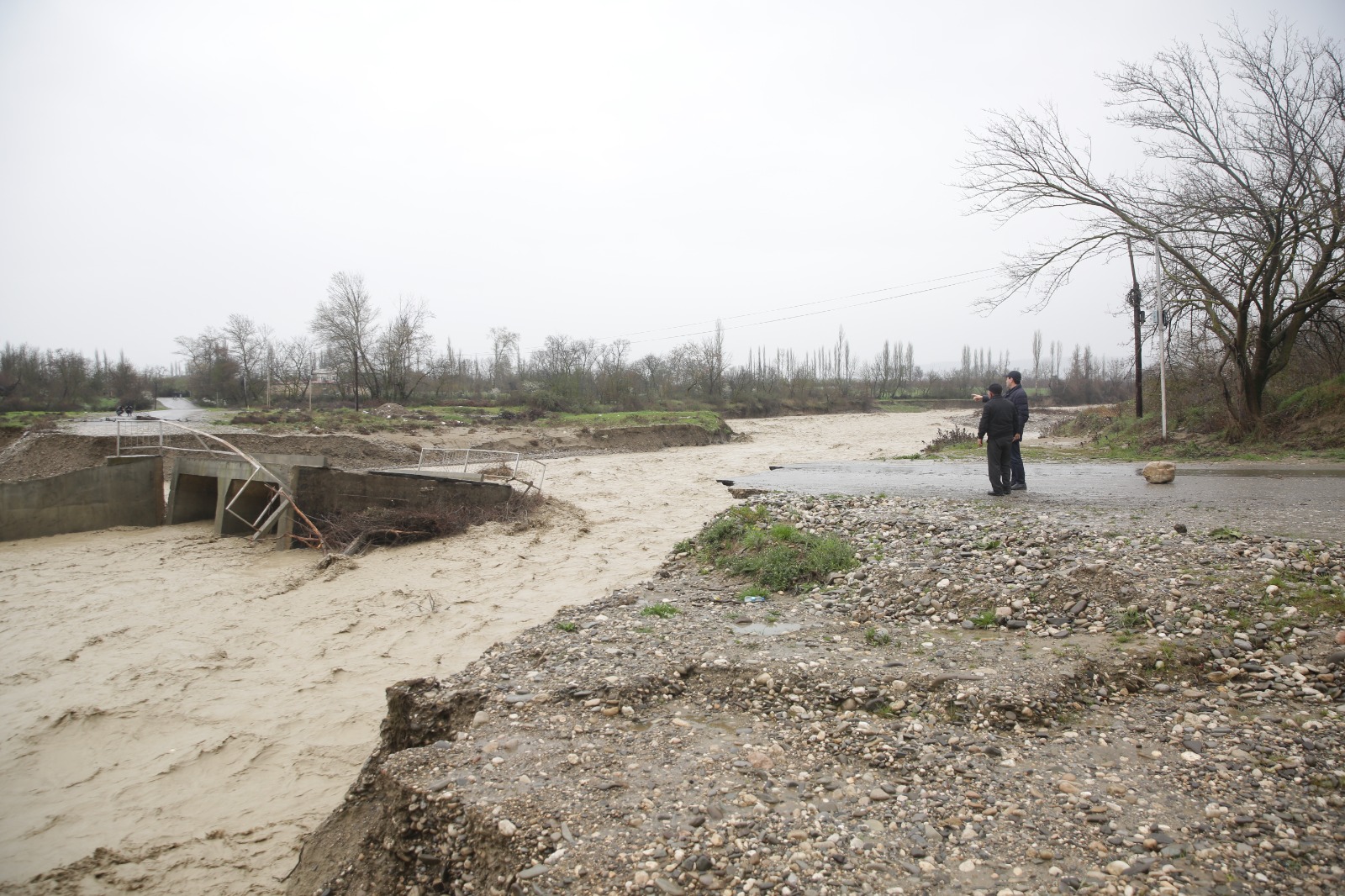 Xaçmazın icra başçısı selin vurduğu ərazilərə getdi (FOTO)