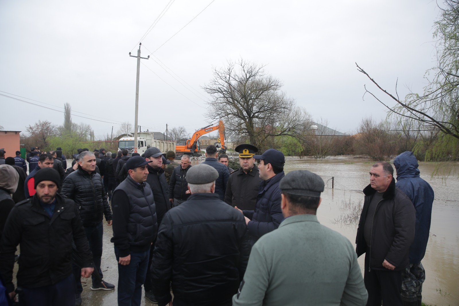 Xaçmazın icra başçısı selin vurduğu ərazilərə getdi (FOTO)