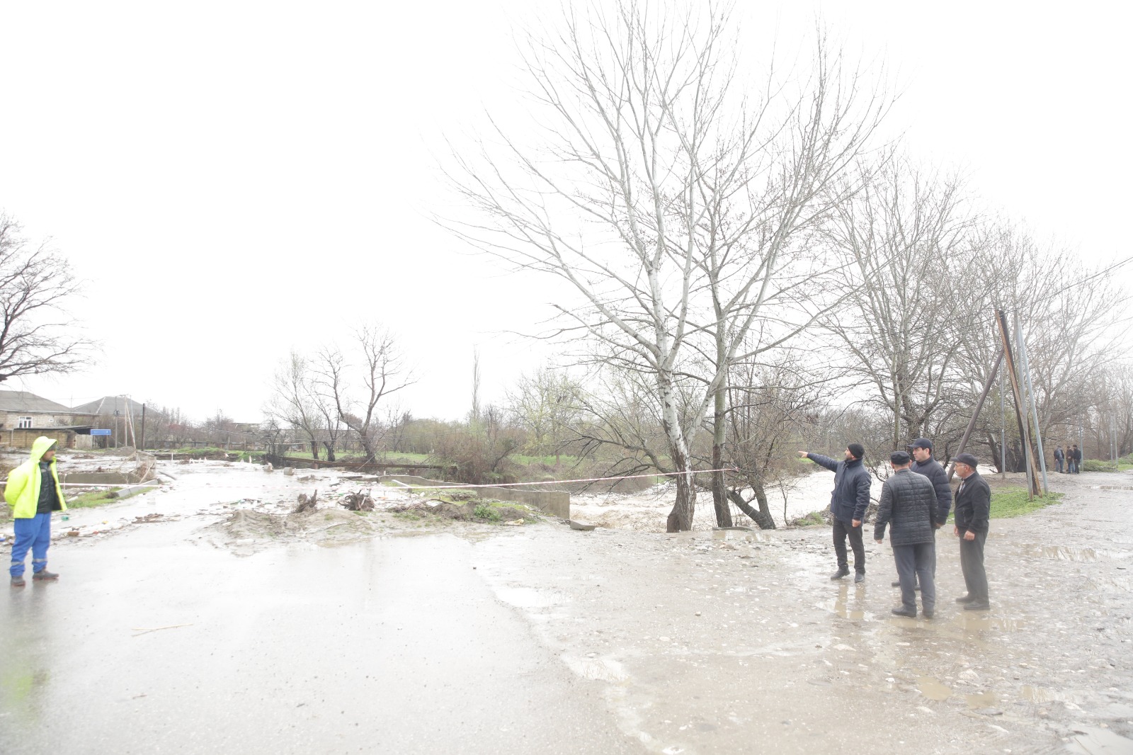 Xaçmazın icra başçısı selin vurduğu ərazilərə getdi (FOTO)