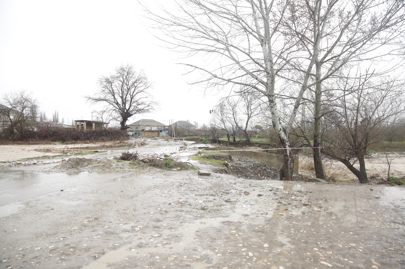 Xaçmazın icra başçısı selin vurduğu ərazilərə getdi (FOTO)
