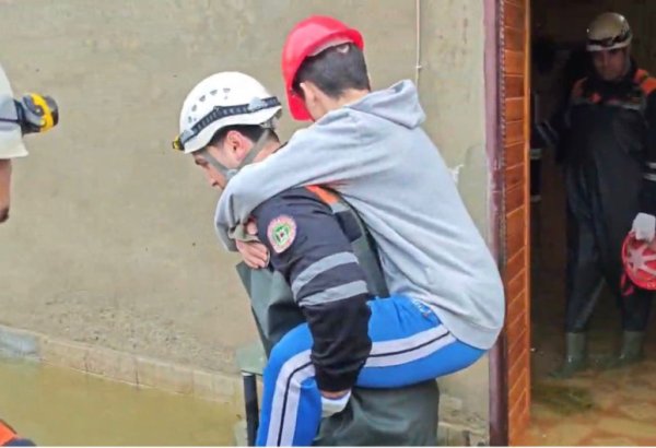 İntensiv yağışlarla əlaqədar 278 nəfər təxliyə edilib - FHN (FOTO/VİDEO) (YENİLƏNİB)