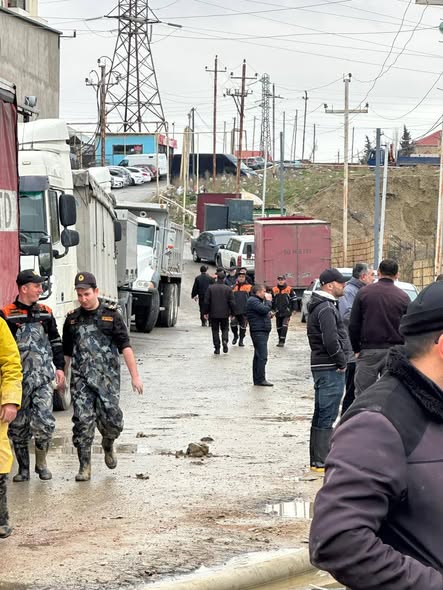 Abşeronda subasma ilə əlaqədar bəzi ərazilərdən əhali təxliyə edilib (FOTO)