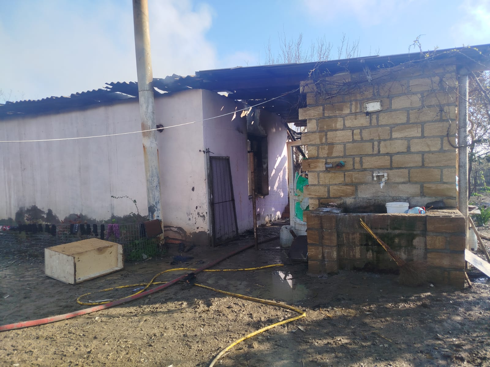 Bərdədə üç otaqlı ev yanaraq yararsız hala düşüb (FOTO)