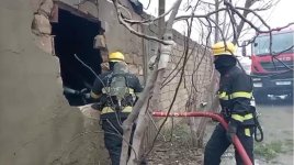Binəqədidə baş verən yanğının söndürülməsi davam edir (FOTO/VİDEO)