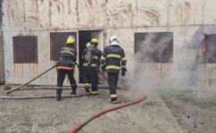 Binəqədidə baş verən yanğının söndürülməsi davam edir (FOTO/VİDEO)