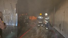 Binəqədidə baş verən yanğının söndürülməsi davam edir (FOTO/VİDEO)