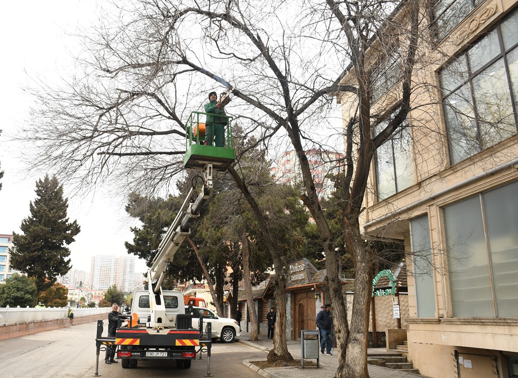 Güclü yağışlardan sonra Bakı “yuyuldu” (FOTO)