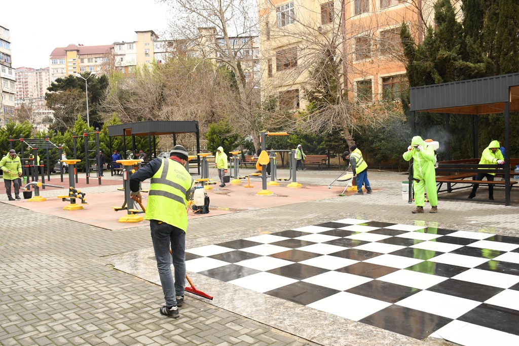 Güclü yağışlardan sonra Bakı “yuyuldu” (FOTO)