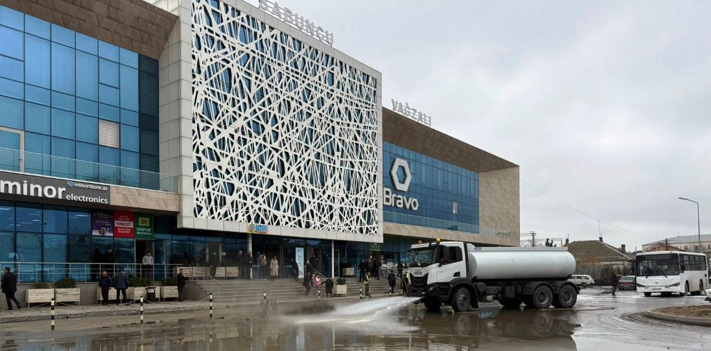 Güclü yağışlardan sonra Bakı “yuyuldu” (FOTO)