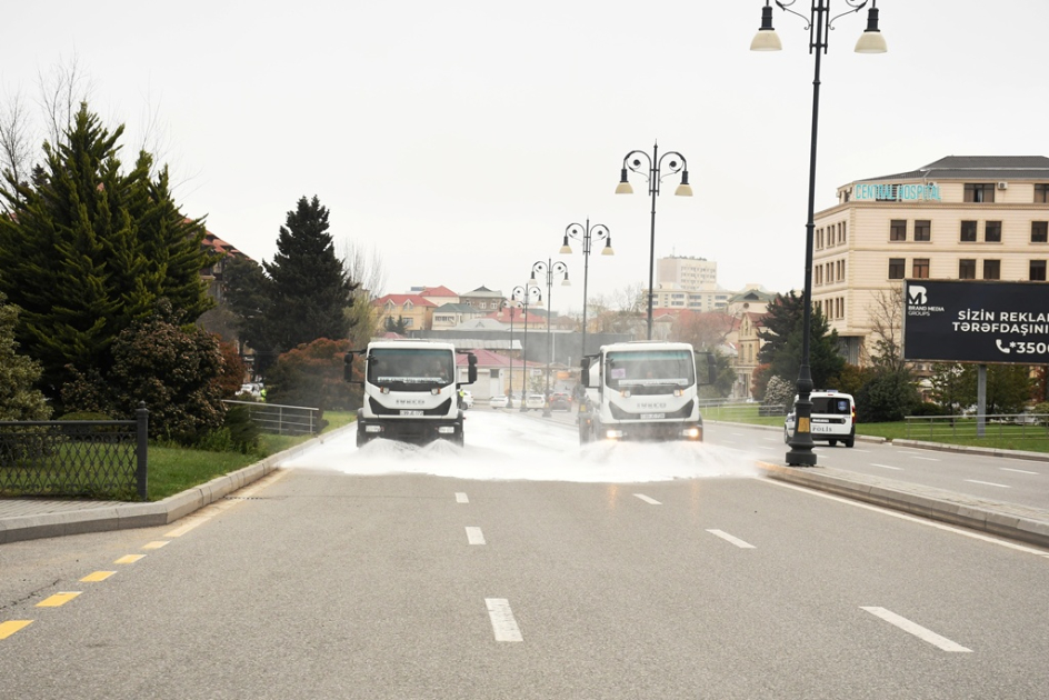 Bu gün paytaxtın 555 küçəsi yuyulub (FOTO)