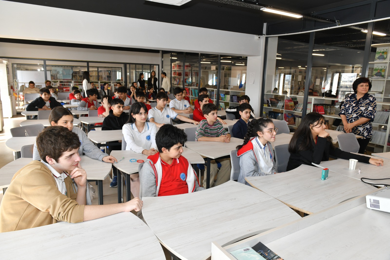 ETX məktəblilərin kibertəhlükəsizlik sahəsində maarifləndirilməsini davam etdirir (FOTO)