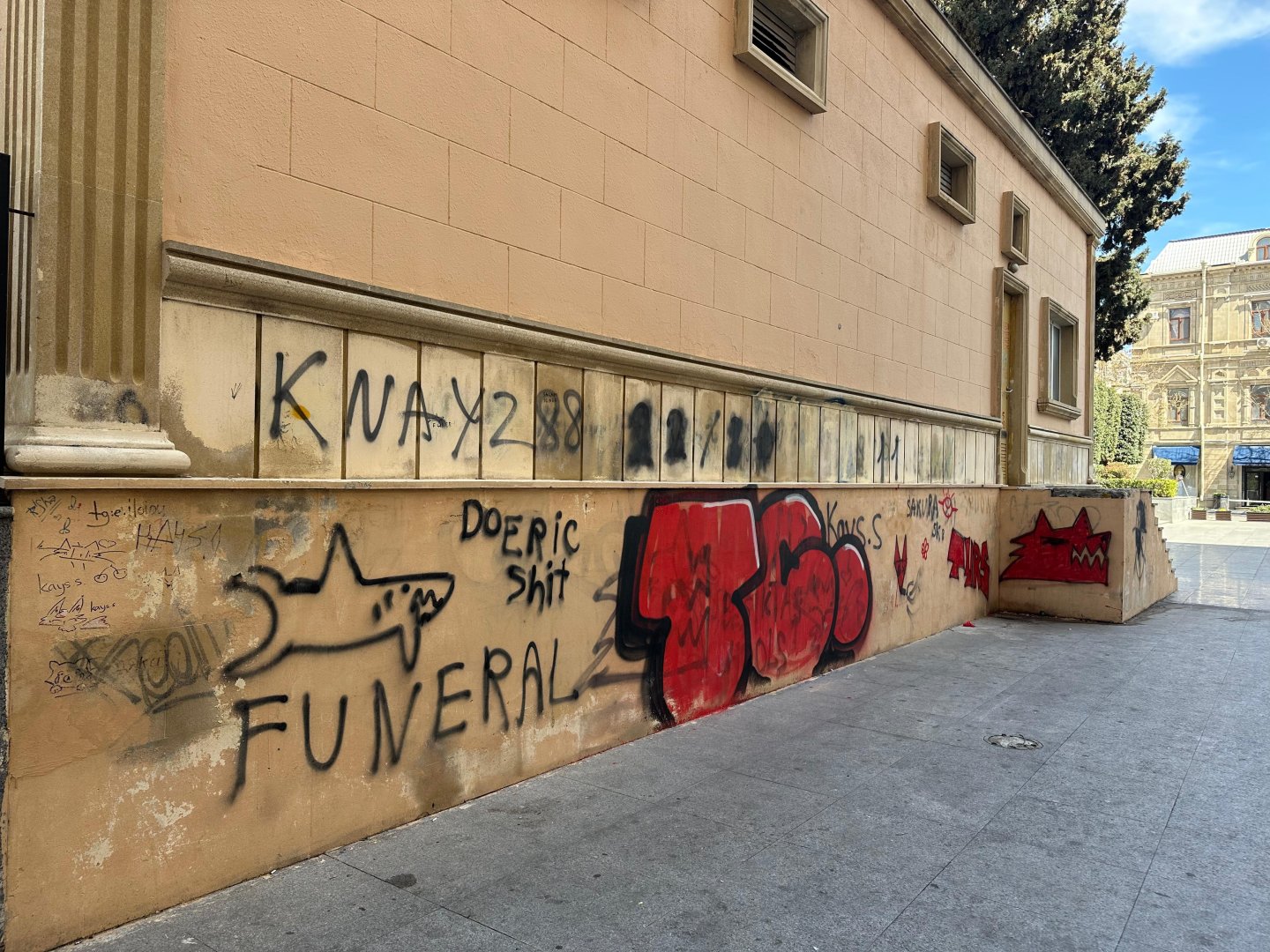 Nizami Kino Mərkəzi müdaxiləyə məruz qalıb - Polis araşdırmaya başladı (FOTO) (YENİLƏNİB)