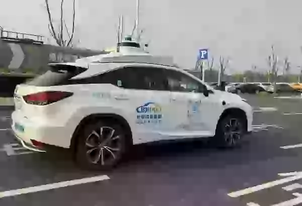 Çində pilotsuz taksilər kütləvi şəkildə iflic olub