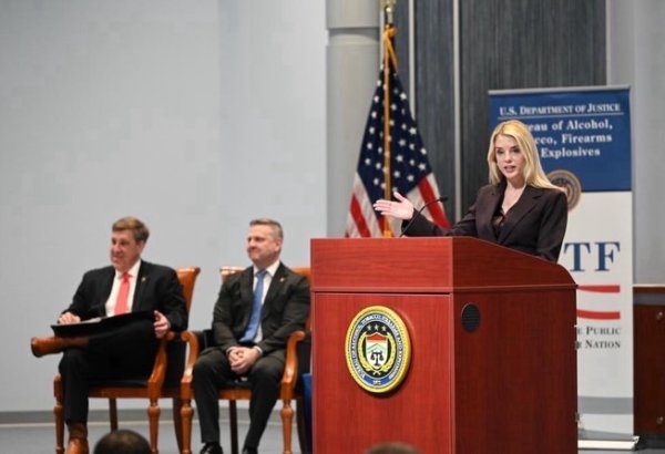 Tramp ədliyyə naziri Pem Bondini vəzifəsindən azad edib