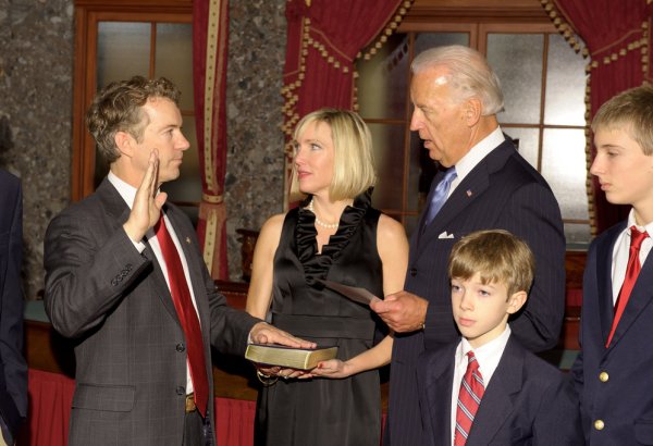 Konqresdə Trampın ABŞ-nin NATO-dan çıxması ilə bağlı fikrini dəstəklədilər