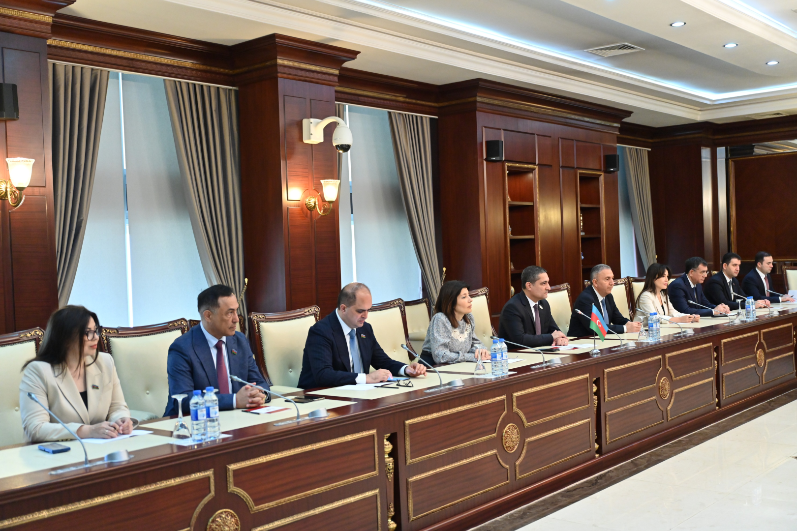 Milli Məclisdə Azərbaycan-Çin münasibətləri müzakirəyə çıxarılıb (FOTO)