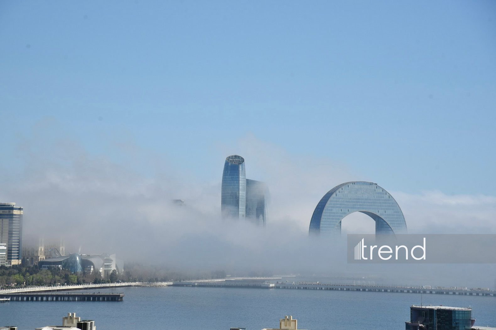 Bakını duman bürüdü (FOTO)