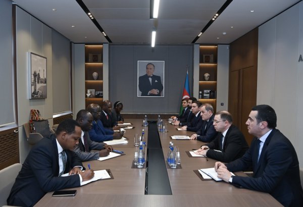 Azərbaycan və Uqanda arasında ikitərəfli münasibətlər müzakirə edilib